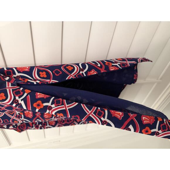 Vineyard Vines size zip tank top with a seashell pattern in blue pink and orange - Picture 3 of 6